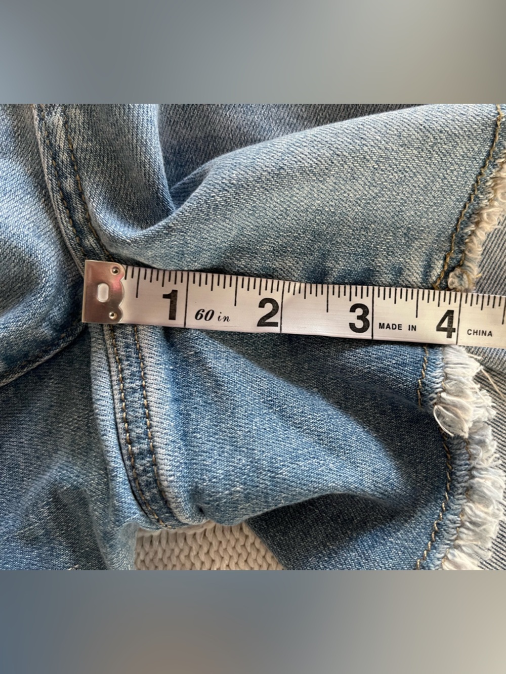 A.n.a. Lighter Wash Distressed Denim Mid-Rise Cutoff Shorts Women’s Size 4 - Picture 7 of 10